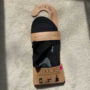 Black cross over fitkicks shoes size S